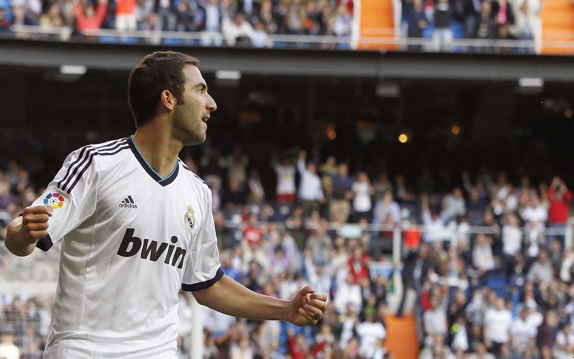 穆勒赛前盛赞梅西技艺 欧冠巅峰对决引全球热切期待